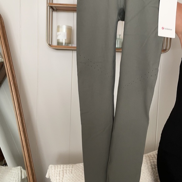 NWT Lululemon Leggings - Picture 4 of 9